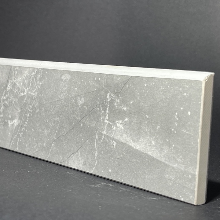 Rodapié En Porcelana Mármol Gris Silk Ii Al.7cm X L.74,5cm