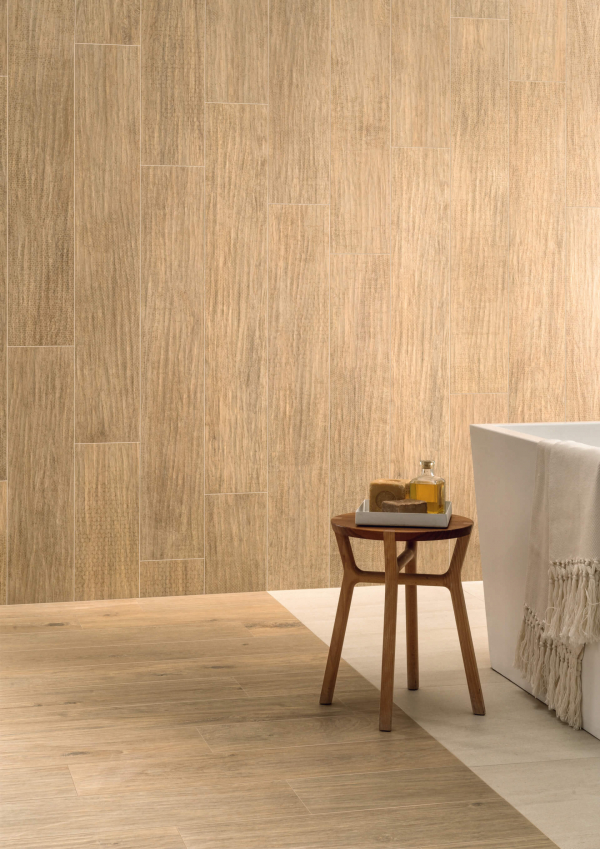 Baldosa de gres porcelánico efecto madera artesanal, clara, 20x120 cm - CS25007
