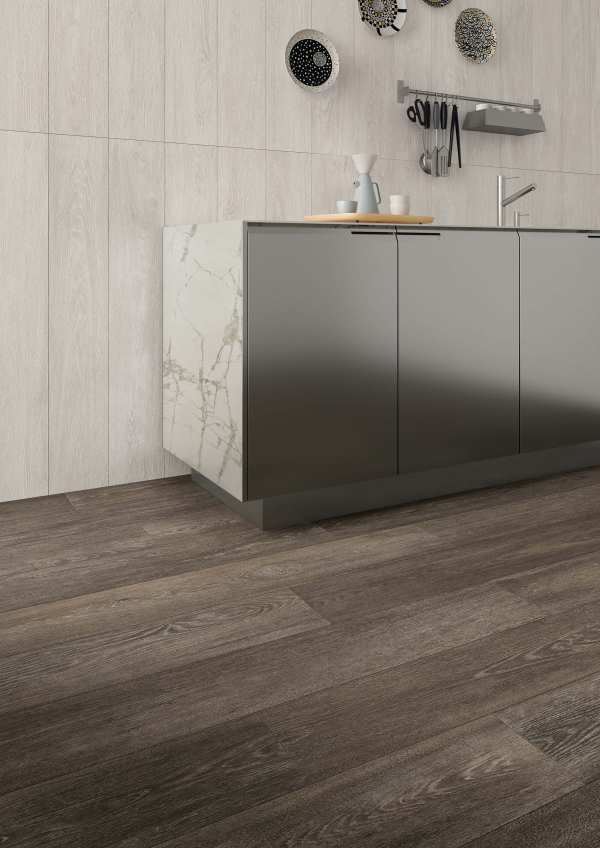 Baldosa de gres porcelánico efecto madera envejecida, marrón, 20x120 cm - CS25009