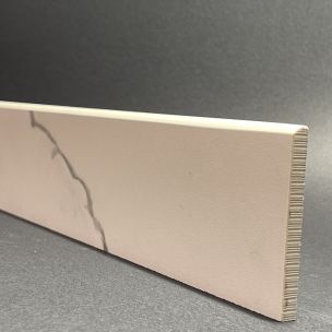 Rodapié de Porcelana Seda Calacatta Al.8cm X L.59,5cm