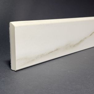 Rodapié de Porcelana Seda Calacatta Al.7cm X L.119cm